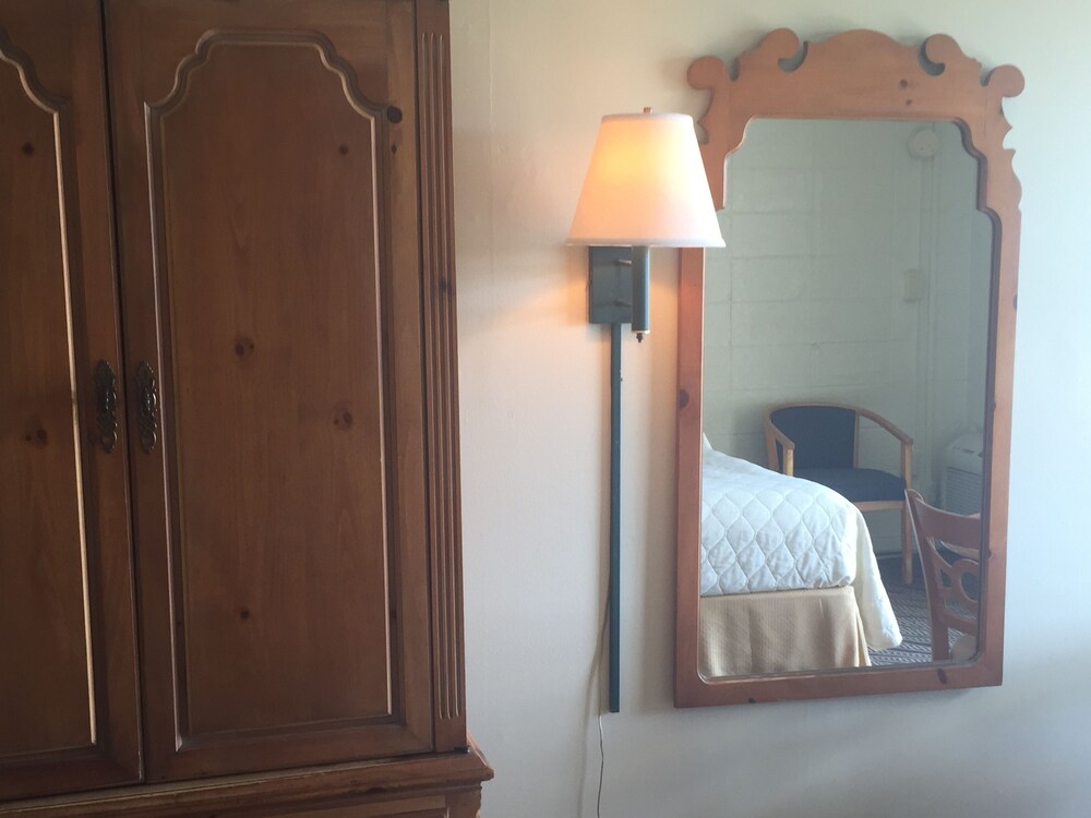Admiral Motor Inn - photo 10
