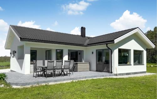 3 Bedroom Cozy Home In Gotlands Tofta — 4-Star Luxury Hotel in Visby, Sweden