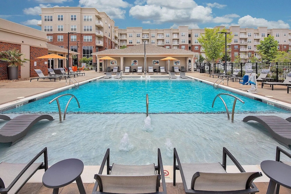 Landing Apartments Charlotte Newell South — 4-Star Luxury Hotel in Charlotte, United States