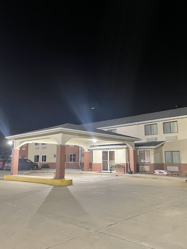 Designer Inn & Suites - photo 55