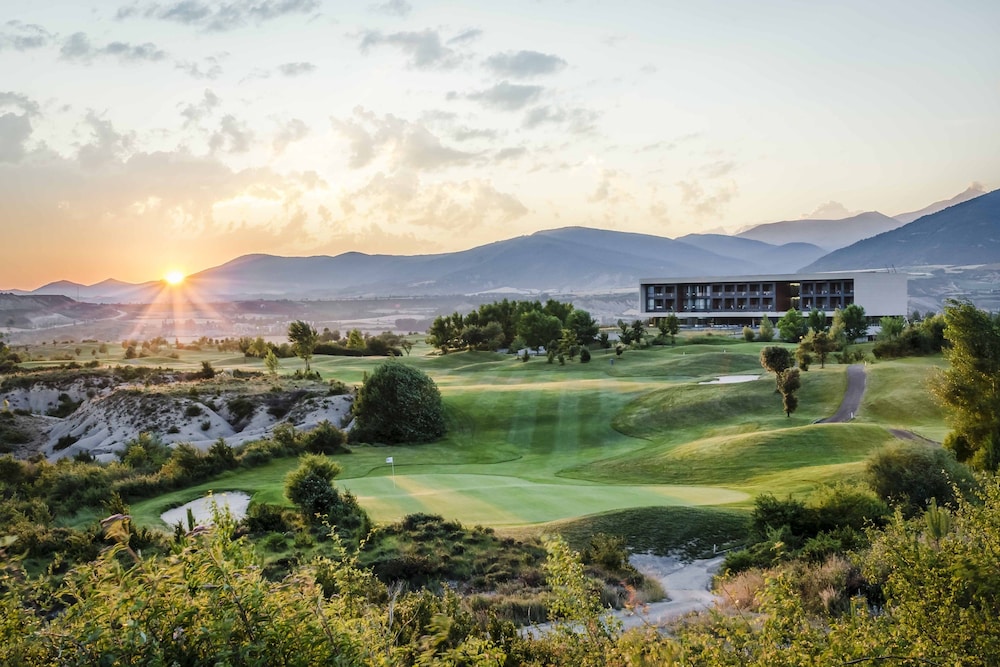 Exe Las Margas Golf — 4-Star Luxury Hotel in Sabinanigo, Spain