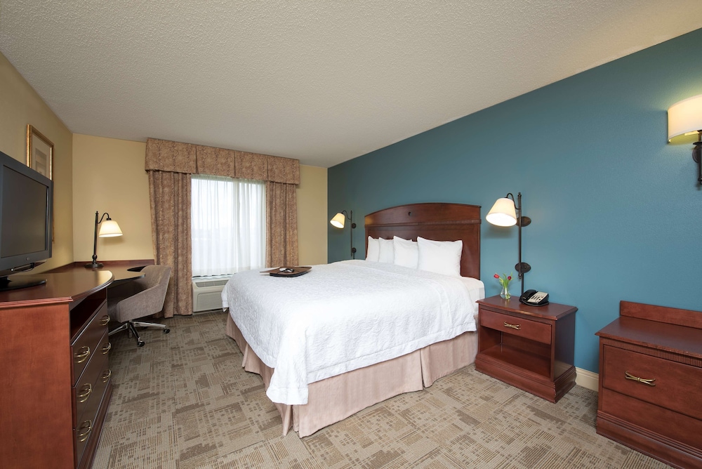 Hampton Inn & Suites Bloomington Normal - photo 15