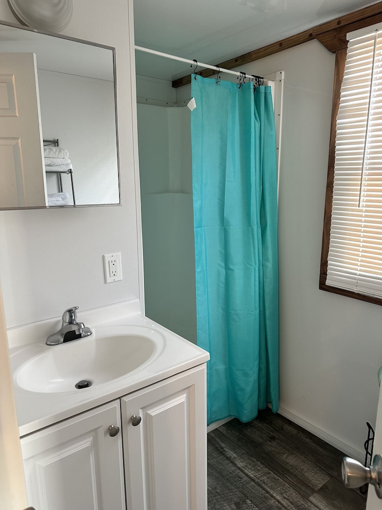 Aqua Lodges at Hurricane Hole Marina - photo 24