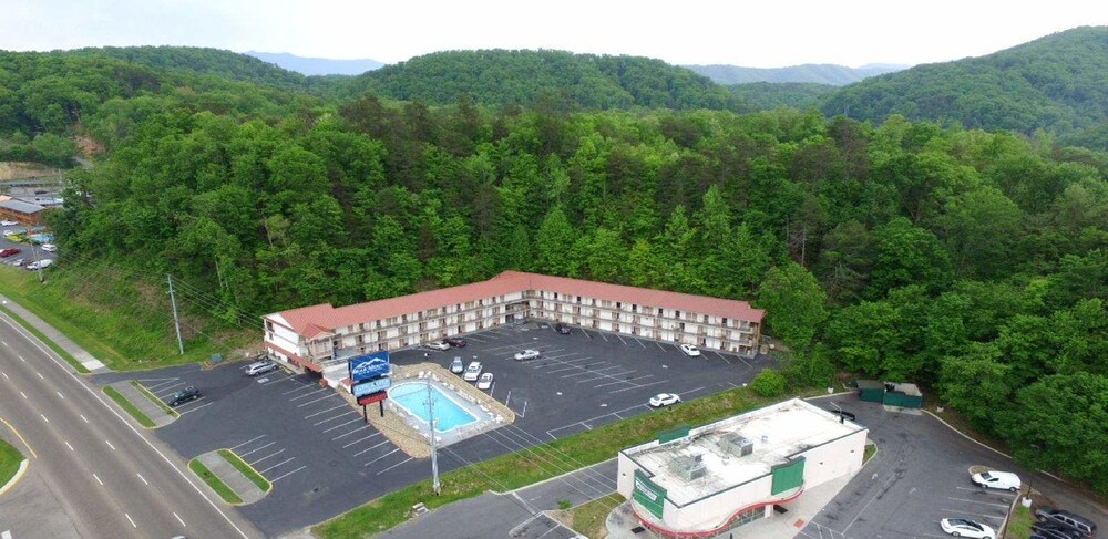 Bear Mount Inn & Suites - photo 67