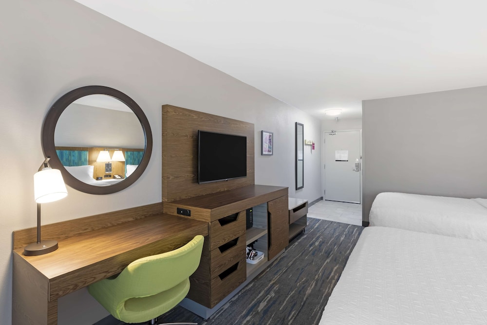 Hampton Inn Ft Collins - photo 21