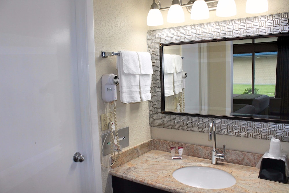 Residence Hub Inn & Suites - photo 11