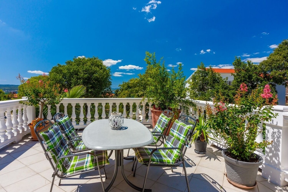 Colorful Modern Apartments A6 Zeleni — 4-Star Luxury Hotel in Crikvenica, Croatia