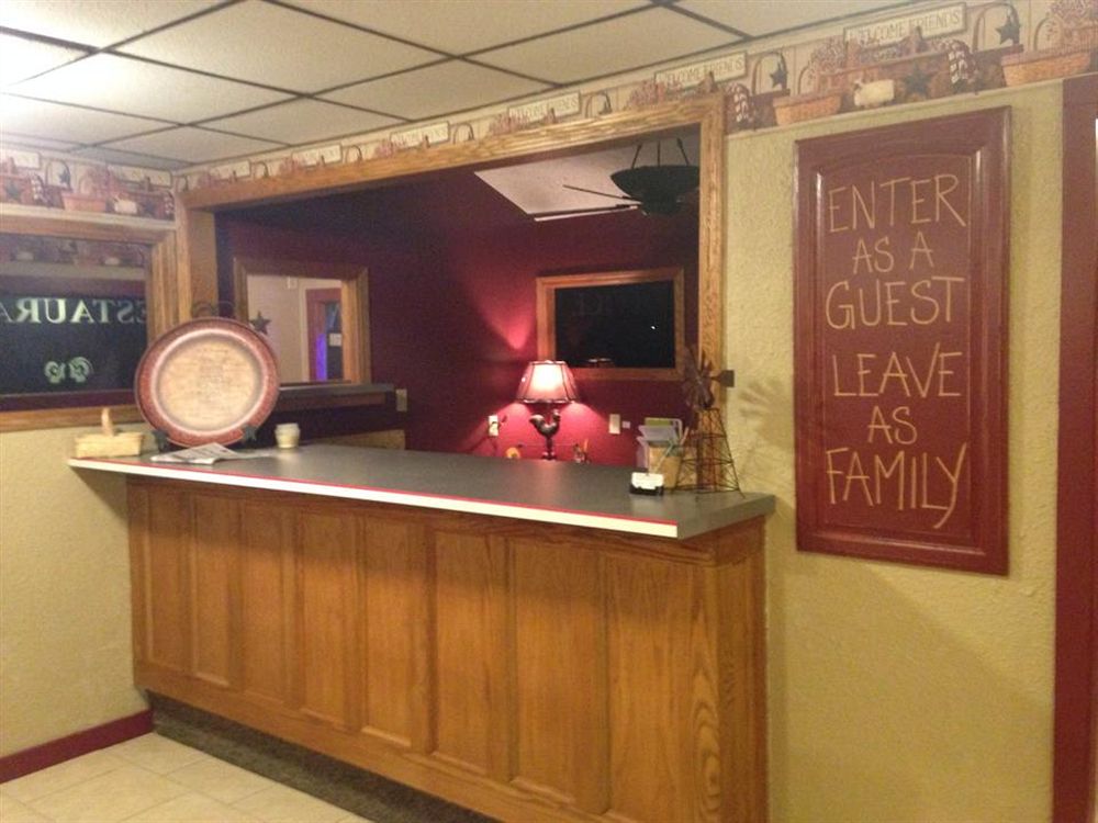 The Country Edge Motel — hotel in Logansport