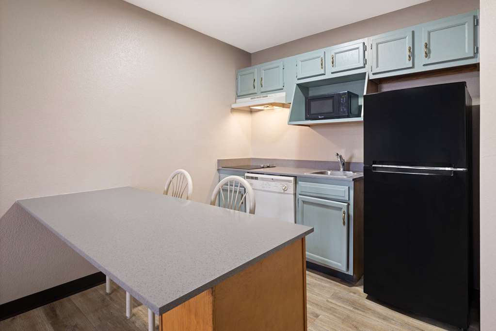 Days Inn & Suites by Wyndham Kokomo - photo 13