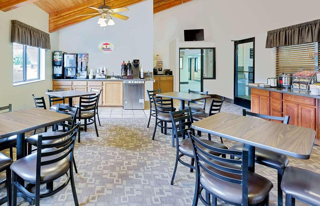 Super 8 by Wyndham St. James - photo 16