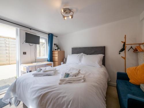 Auntie Bett’s Cosy Double Bedded Ensuite Room with Mini Kitchen in Kingsbridge, United Kingdom