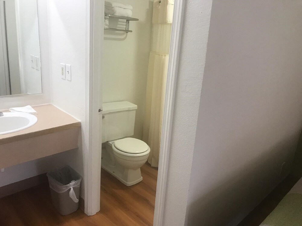 OYO Hotel Centralia - photo 16