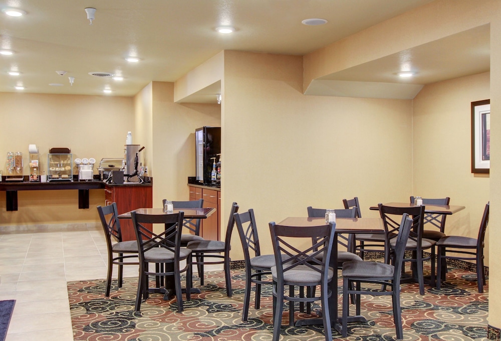 Cobblestone Inn & Suites Steele - photo 32