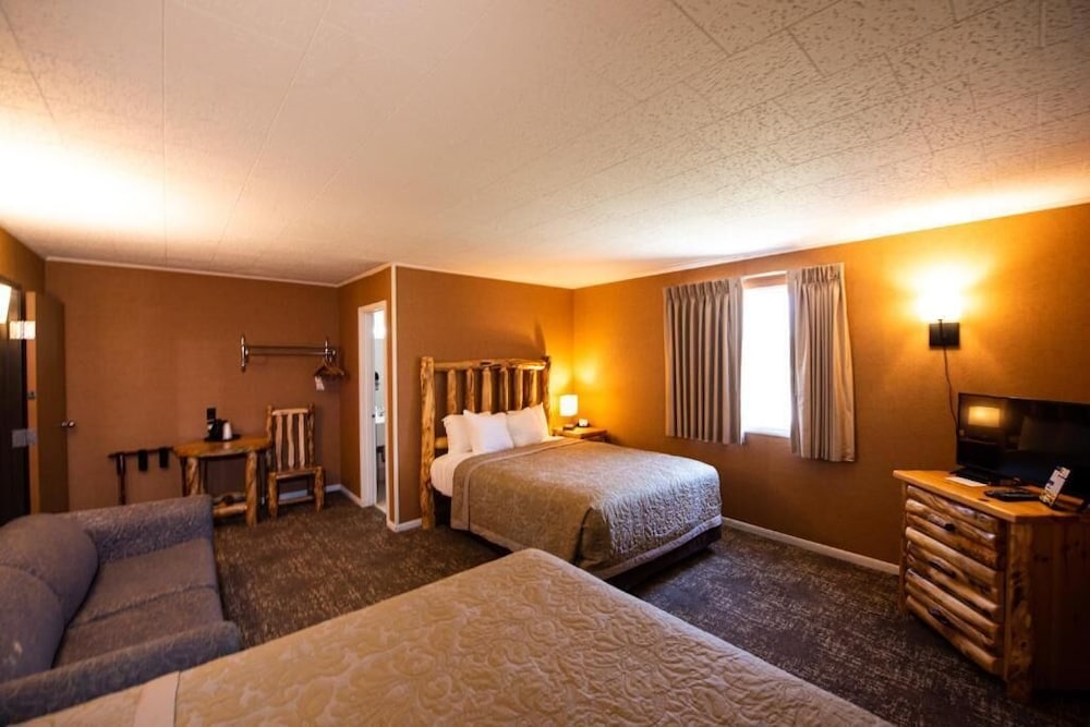 Super 8 by Wyndham Bridgeview of Mackinaw City - photo 29