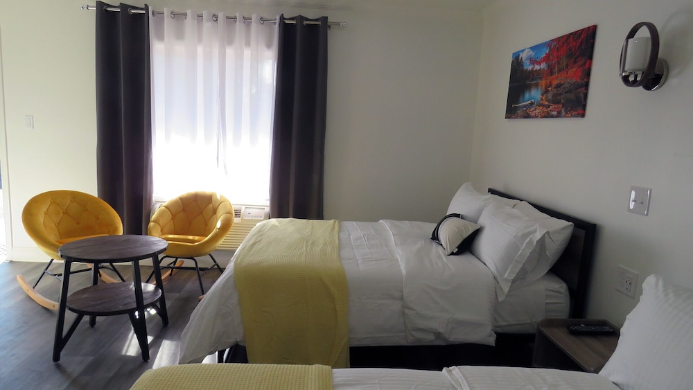 Gatehouse Motel - photo 4