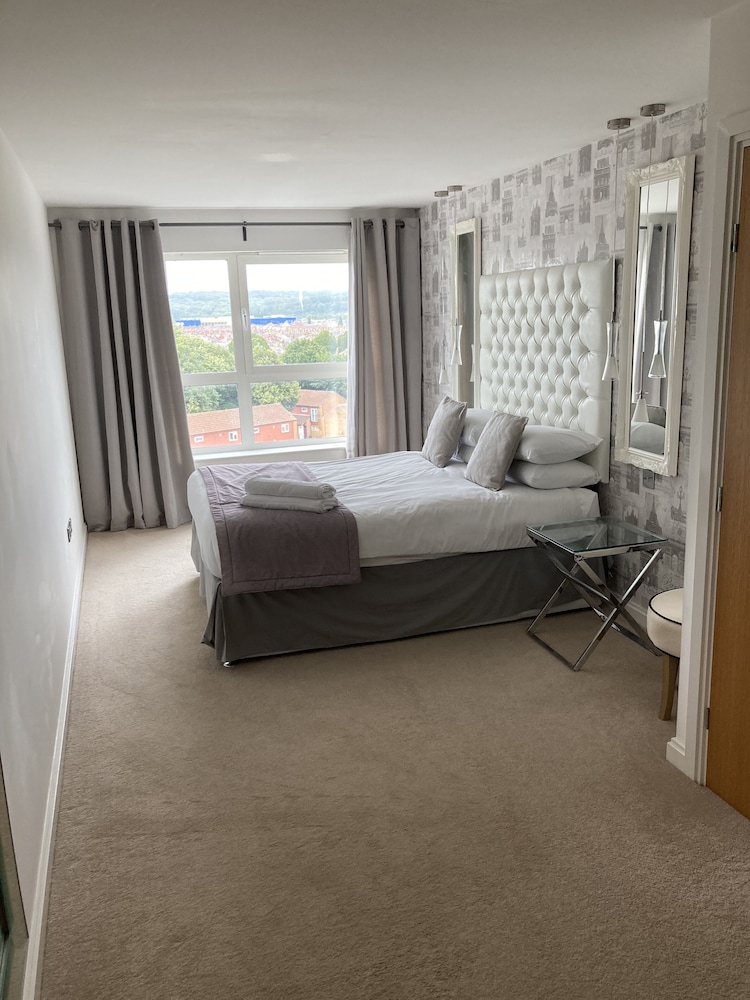 Century Wharf by Urban Space — 4-Star Luxury Hotel in Cardiff, United Kingdom