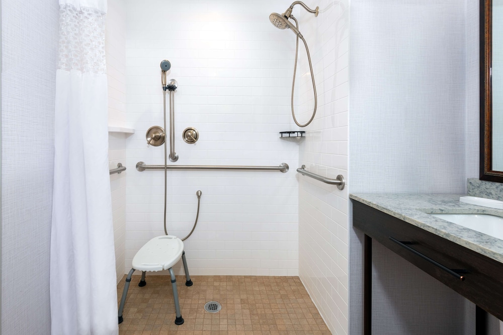 Hampton Inn Buffalo Williamsville - photo 32