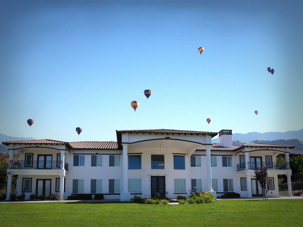 Que Syrah - carbon neutral hotel in Temecula