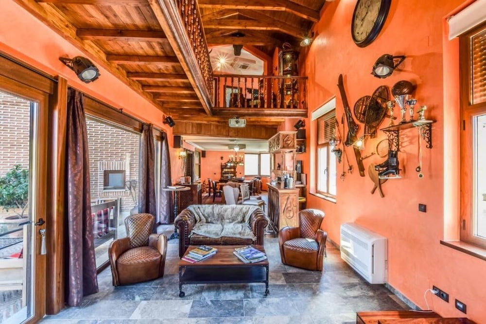 Casa Del Trotamundos — 4-Star Luxury Hotel in Villamayor De Campos, Spain