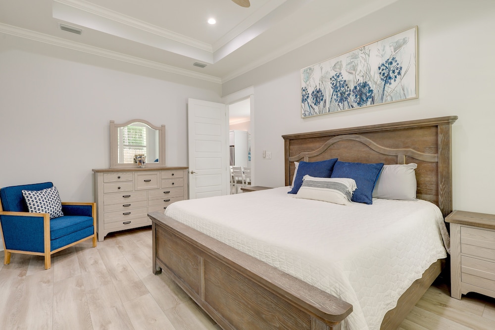 Bright Foley Home with Patio 7 Mi to Wharf and Beach — 4-Star Luxury Hotel in Foley, United States