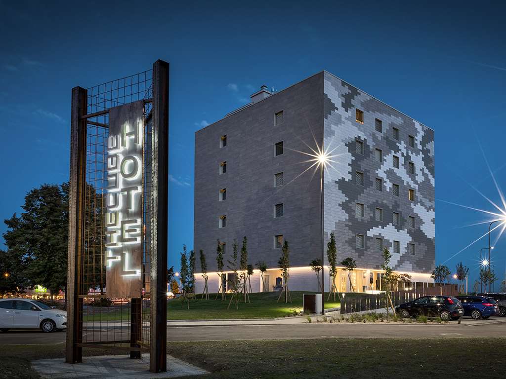 Hotel The Cube - carbon neutral hotel in Fidenza