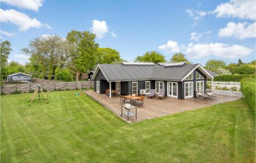 Lovely Home In Rødvig Stevns With Wifi — 5-Star Luxury Hotel in Rodvig, Denmark