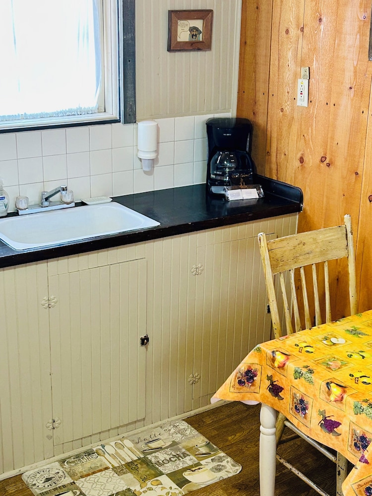 Moore's Old Pine Inn - photo 41