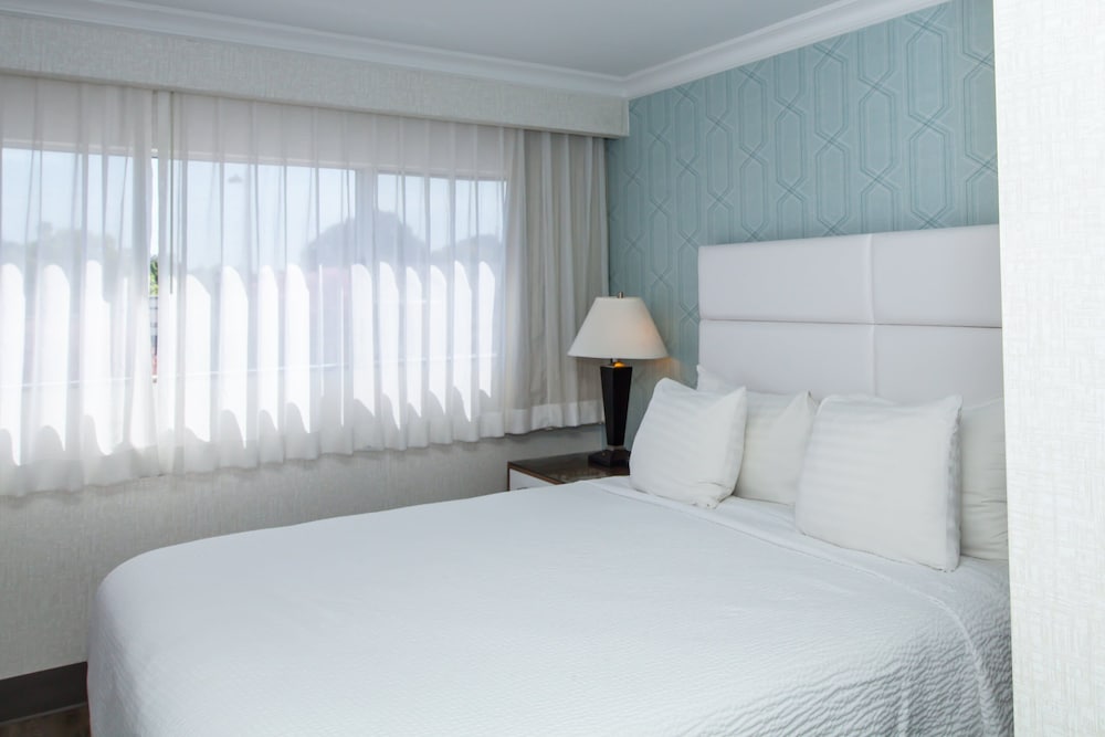 Pasadena Rose & Crown Hotel - photo 17