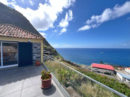 Refúgio do Ilhéu in Porto Moniz, Portugal