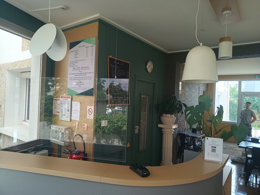 Hotel du Val de Saône pet-friendly hotel Sathonay-Camp