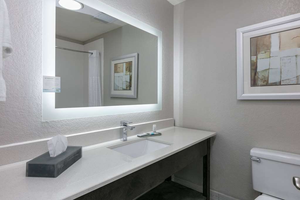 La Quinta Inn & Suites by Wyndham Weatherford - photo 33