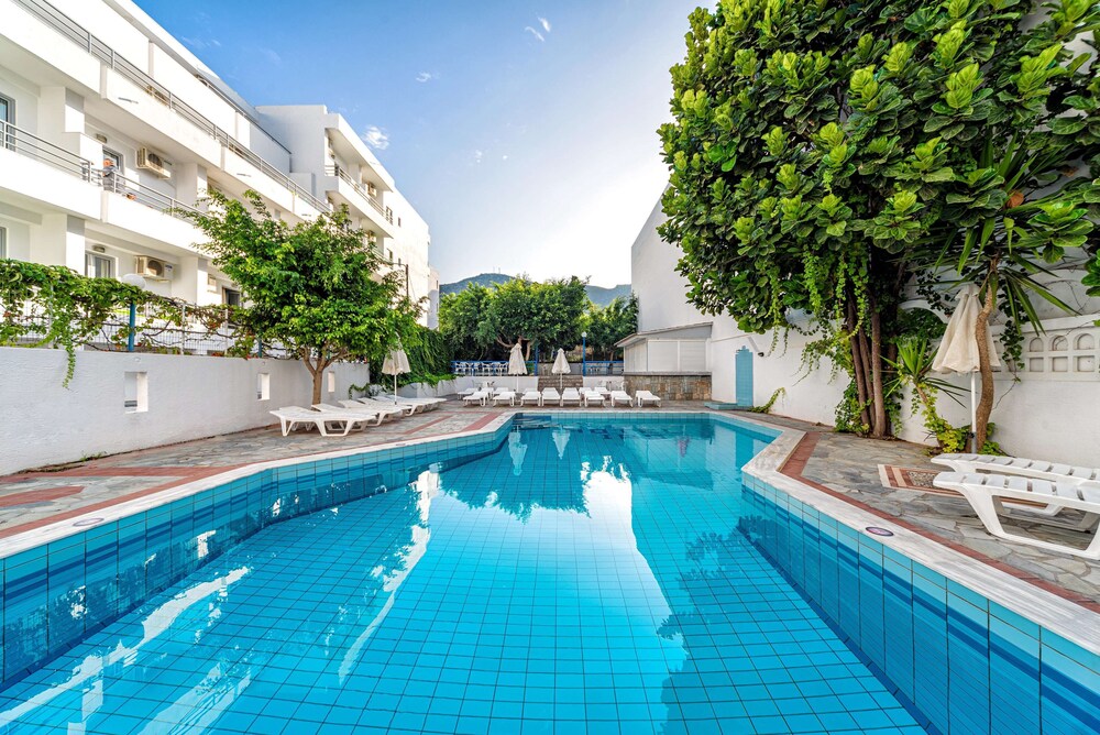 Iro Hotel - carbon neutral hotel in Hersonissos