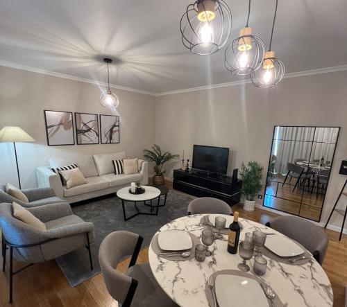 Modern Urban Apartment — 4-Star Luxury Hotel in Funchal, Portugal