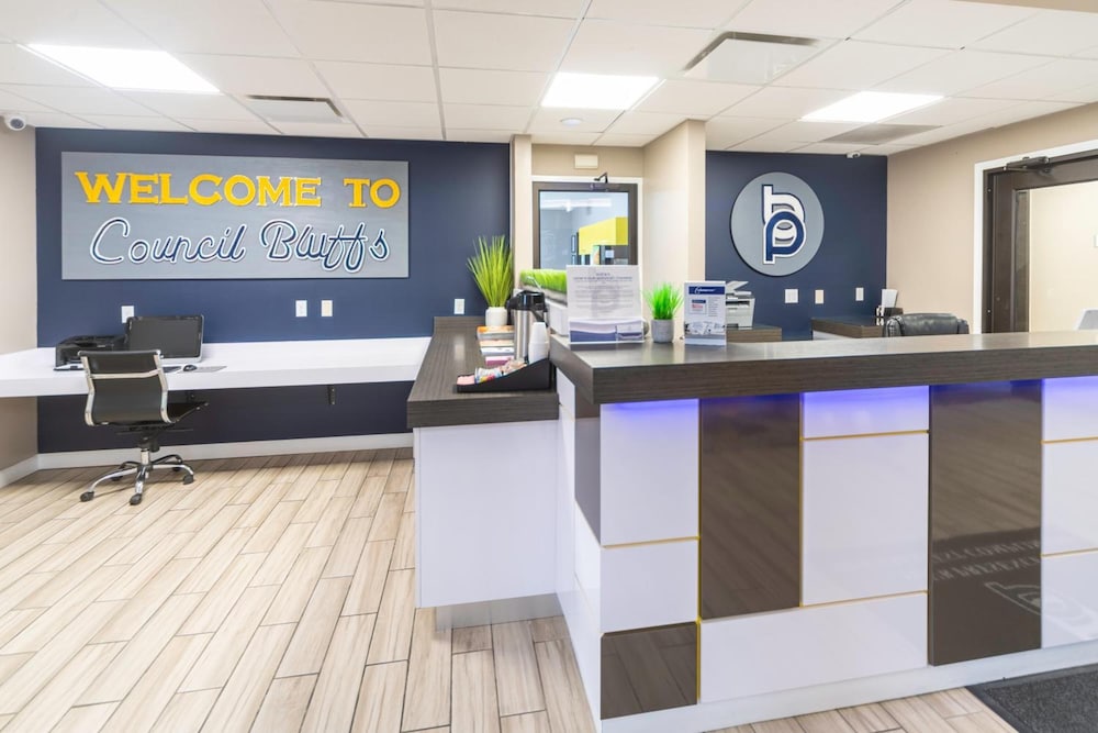 BridgePointe Inn & Suites - photo 2