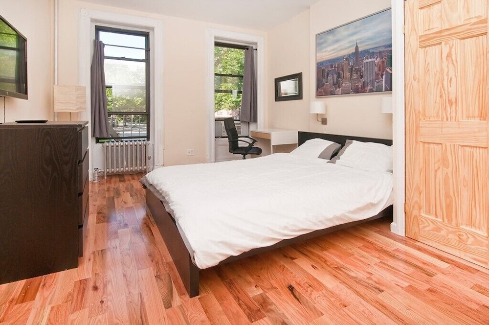 Upscale Newly Renovated 2 BR on Midtown East New York - photo 8