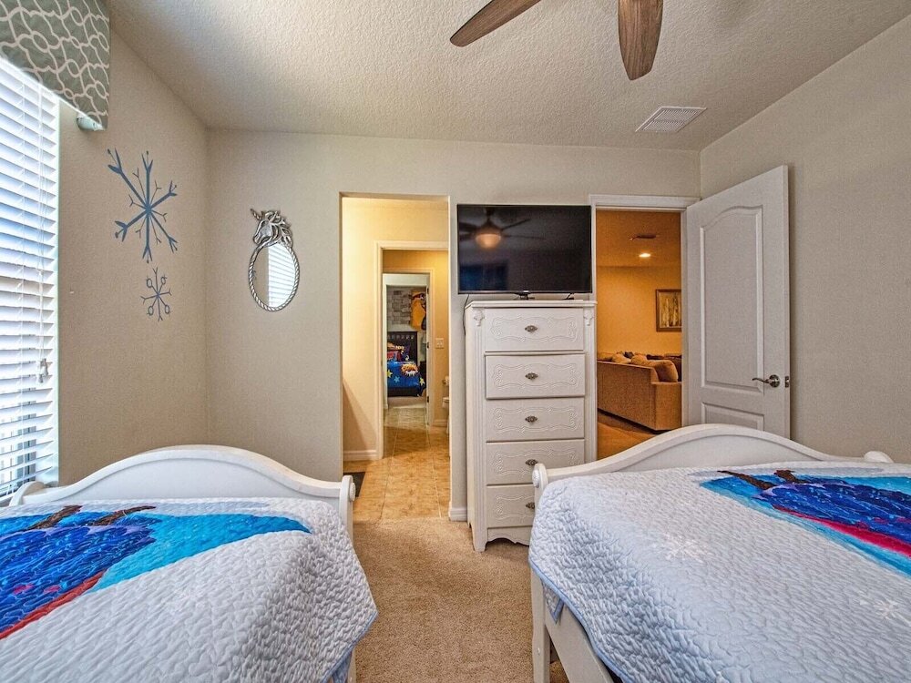 Spacious 8BR Villa w Pool & Resort Amenities - photo 11
