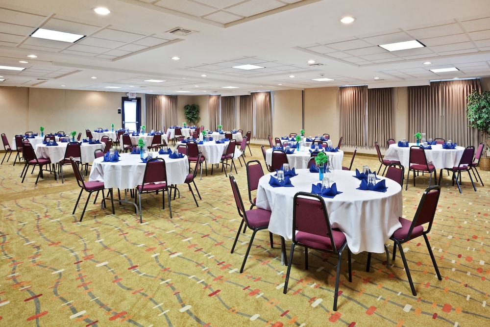 Holiday Inn Express & Suites Albany by IHG - photo 29