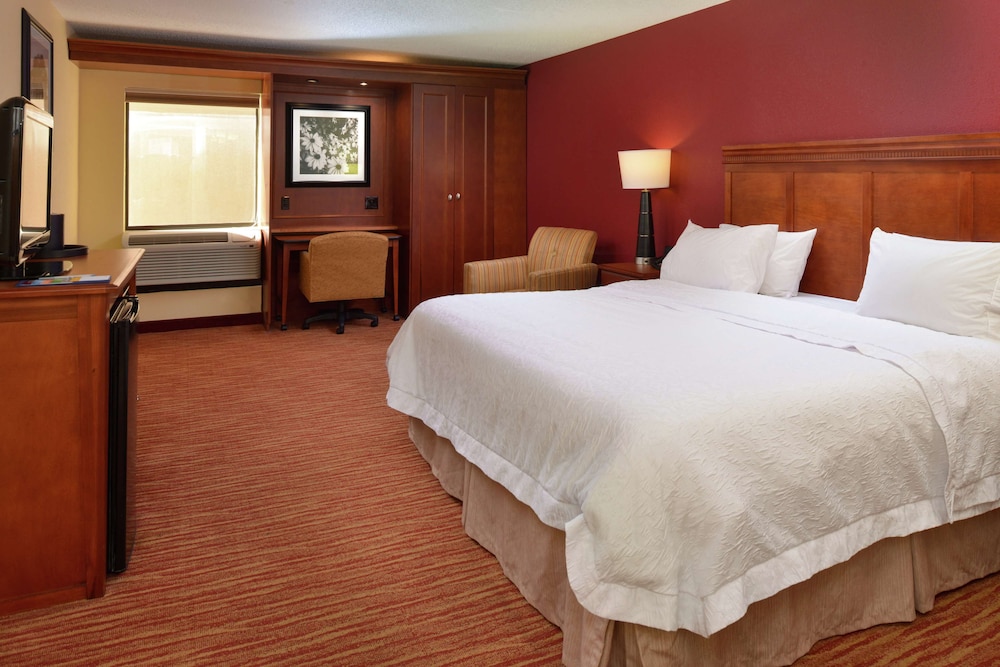 Hampton Inn Columbus East - photo 21