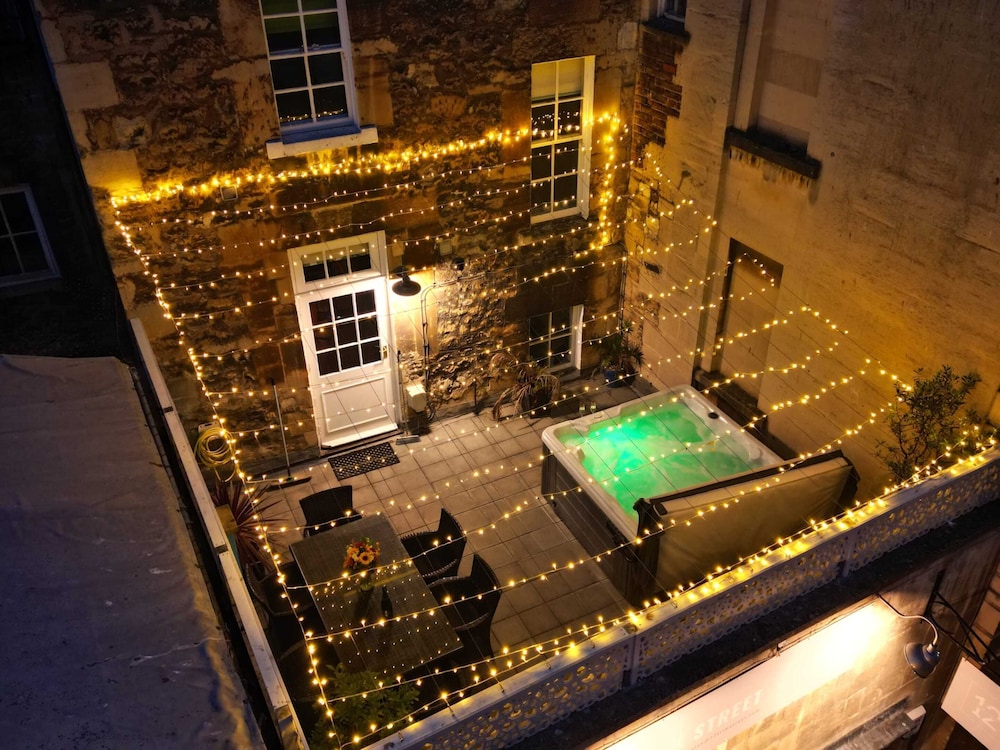 Dream Stays Bath Trim Street Townhouse with Hot tub — 5-Star Luxury Hotel in Bath, United Kingdom