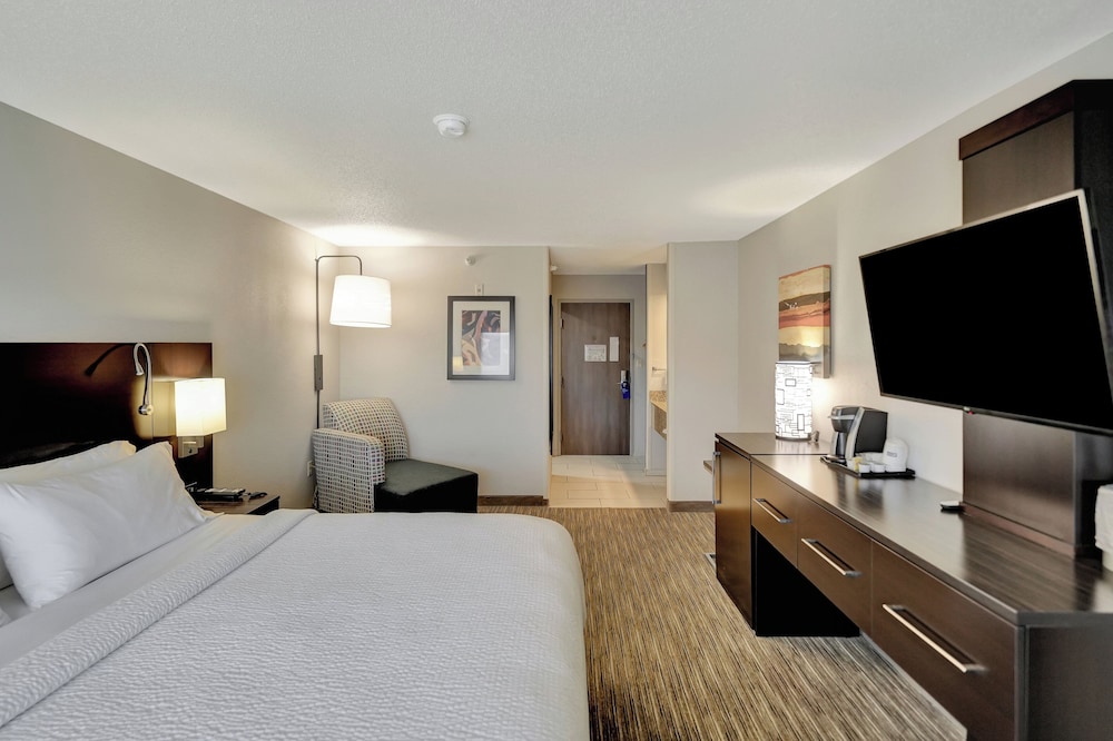 Holiday Inn Express Hotel & Suites Beatrice by IHG - photo 30