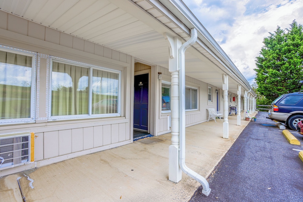 Relax Inn By OYO Natural Bridge I 81 - photo 37