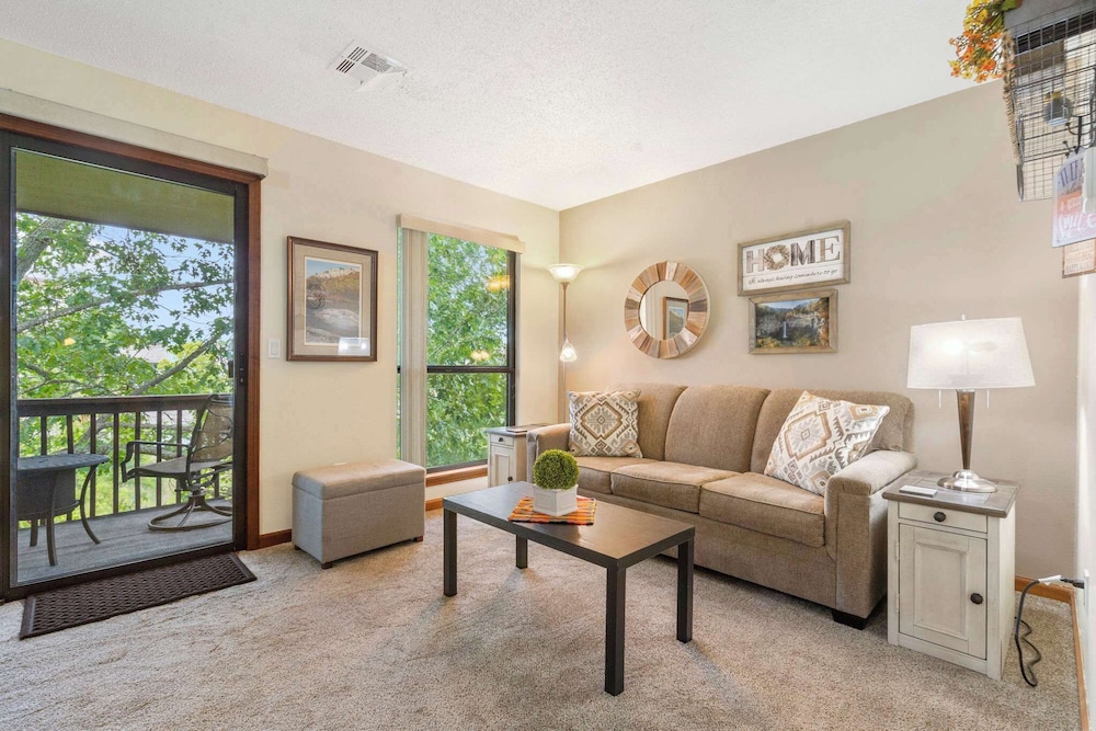 The Cozy Place Pointe Royale Condo Perfect for Couples — 4-Star Luxury Hotel in Branson, United States