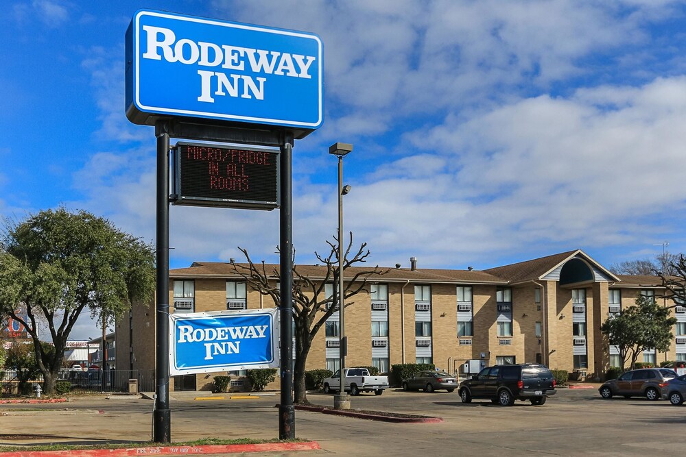 Rodeway Inn - carbon neutral hotel in Austin