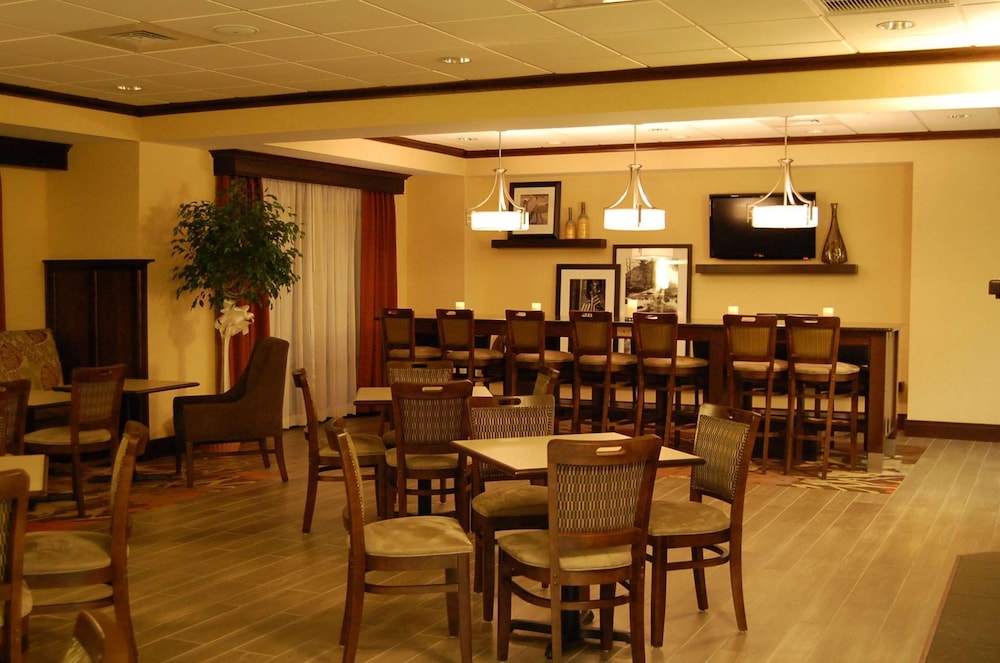 Hampton Inn Geneseo - photo 35