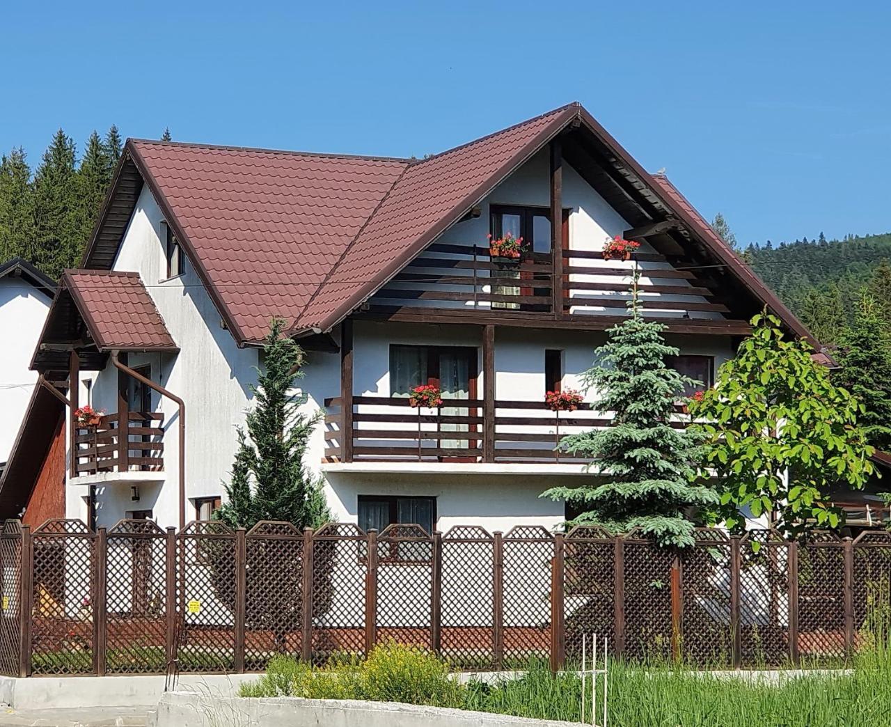 Vila Flora in Gura Humorului — 4-Star Luxury Hotel in Gura Humorului, Romania