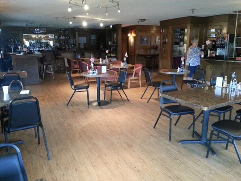 Beluga Lake Lodge - photo 2