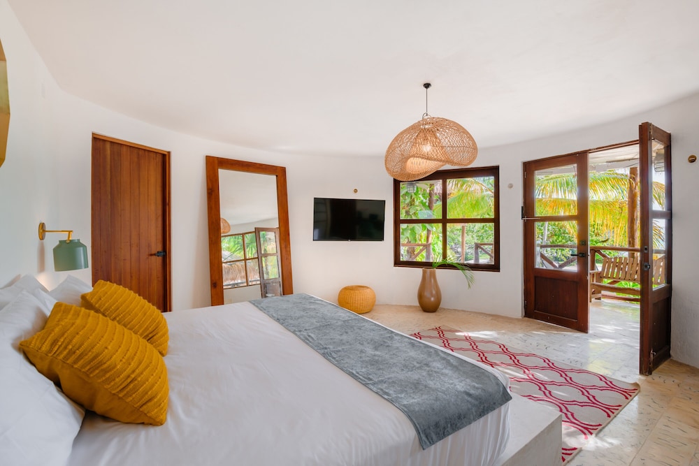 Azulea Bacalar Hotel & Spa Lagoon Front