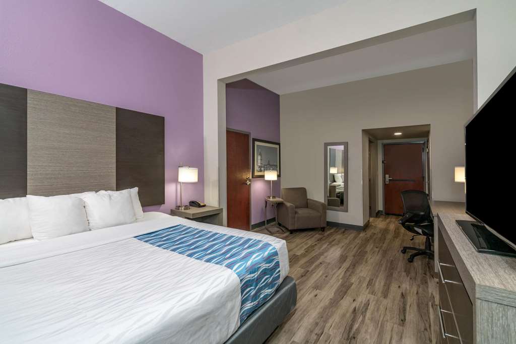 La Quinta Inn & Suites by Wyndham Clarksville - photo 17