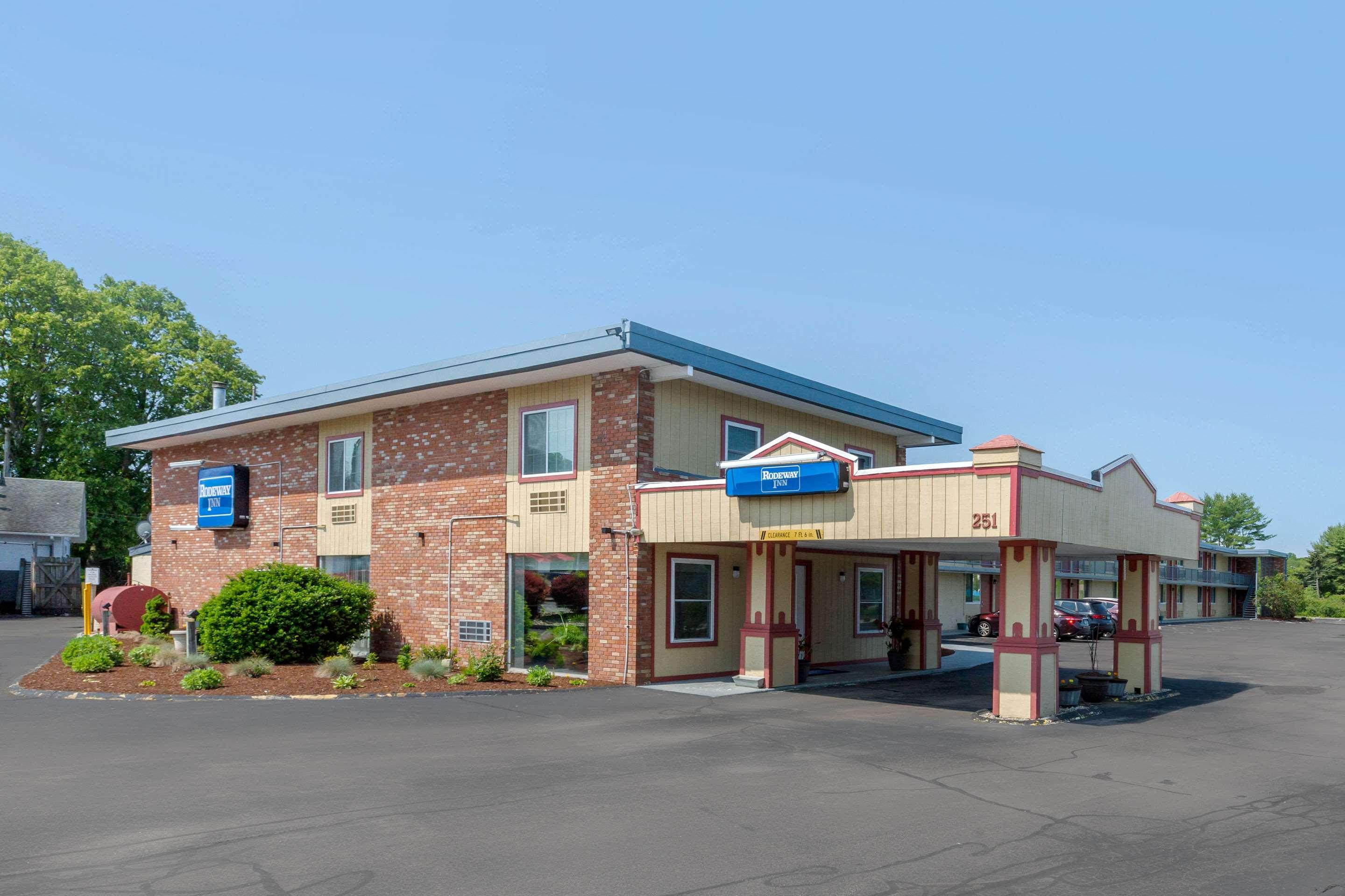 Rodeway Inn Mystic - carbon neutral hotel in Mystic