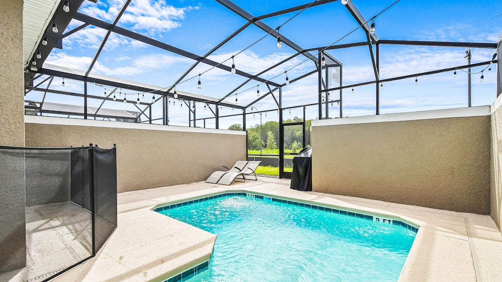 4BR Tropical Storey Lake Townhome Private Pool - photo 15